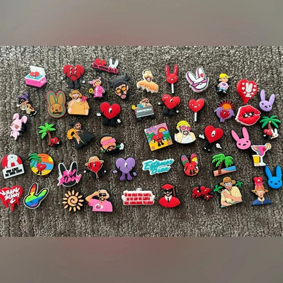 CROCS Accessories - 48 BAD BUNNY CROC CHARM SET